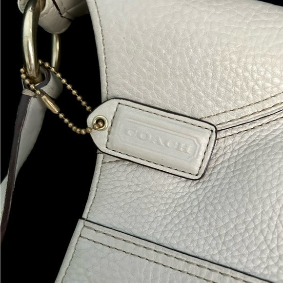 Coach Hampton Hobo off white pebble leather shoulder purse with gold har… - Picture 3 of 13